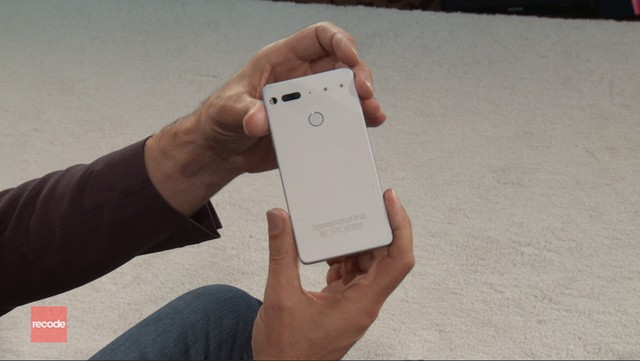 Ảnh thực tế 'kẻ hủy diệt iPhone' của cha đẻ Android ảnh 2