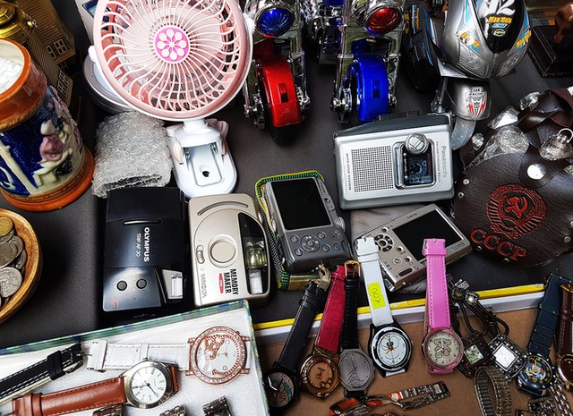 Tìm đồ công nghệ 'chất' giữa chợ ve chai Sài Gòn ảnh 1