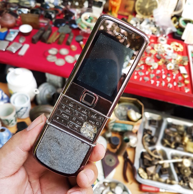 Tìm đồ công nghệ 'chất' giữa chợ ve chai Sài Gòn ảnh 2