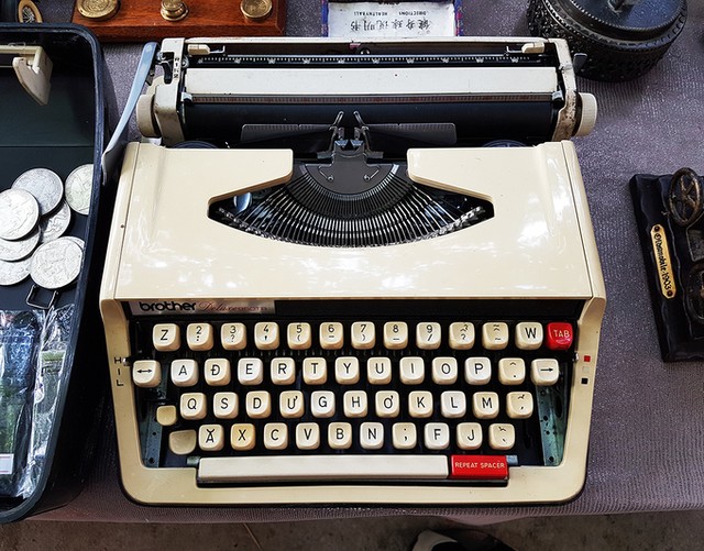 Tìm đồ công nghệ 'chất' giữa chợ ve chai Sài Gòn ảnh 8