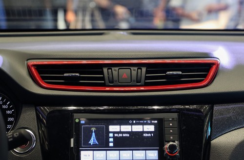 Nissan X-Trail bản giới hạn giá 933 triệu cho khách Việt ảnh 7