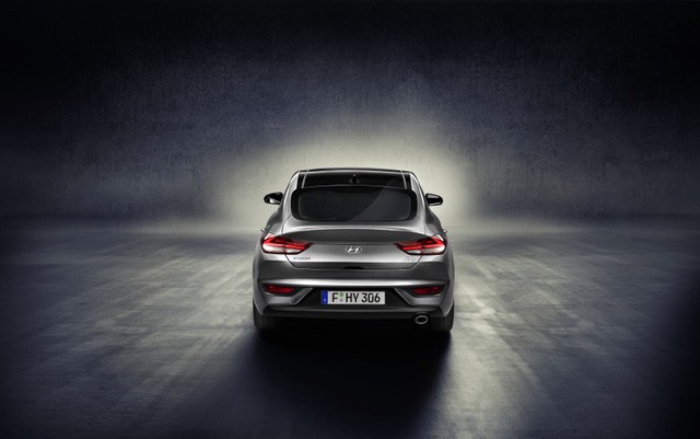 Hyundai tiếp tục làm mới i30 bằng bản Fastback ảnh 7