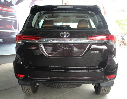 Toyota Fortuner 2017 bản Trung Đông đầu tiên về Việt Nam ảnh 2