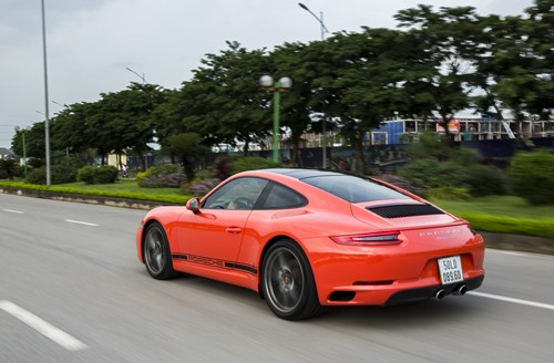 Nước Đức trong một chiếc Porsche 911 giá 8 tỷ ảnh 2