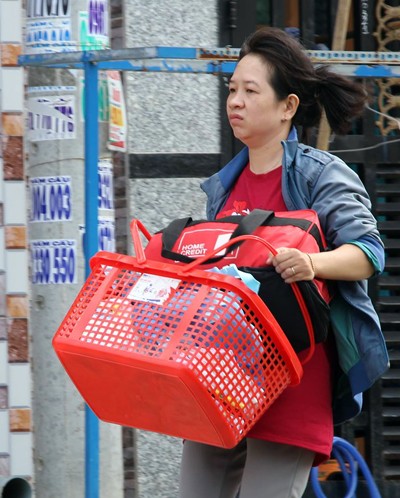 250 cảnh sát ngăn lửa từ xưởng nhựa qua khu dân cư Sài Gòn ảnh 1