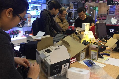 Máy ảnh DSLR thất thế trước mirrorless ở Việt Nam ảnh 1