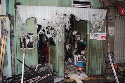 Cháy nhà ở phố Tây Sài Gòn ảnh 1