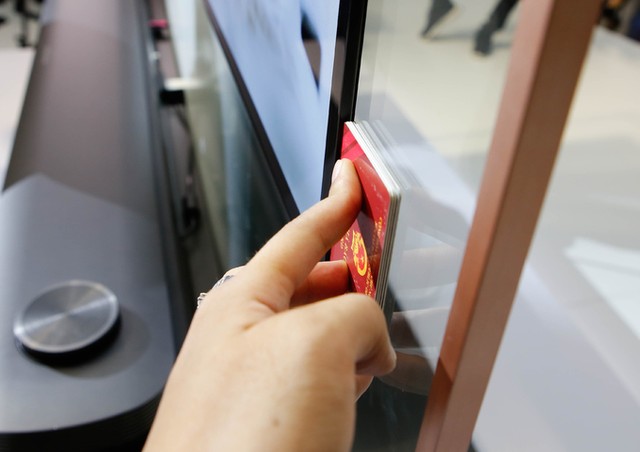 LG Signature W - TV OLED mỏng nhất Việt Nam ảnh 3