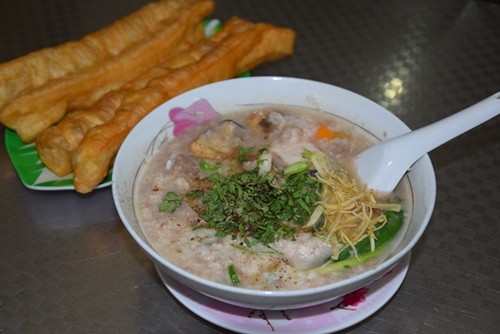 Những con hẻm ăn vặt luôn tấp nập ở Sài Gòn ảnh 2