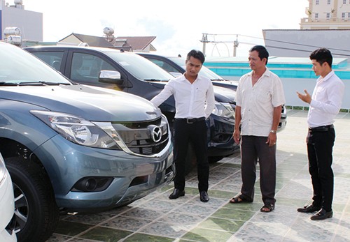 Giá ôtô giảm sâu tại Việt Nam, nhân viên bán xe lo thất nghiệp ảnh 1