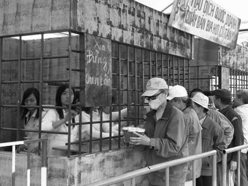 Sức sống 40 năm của chiếc cốc vại bia thời bao cấp ảnh 1