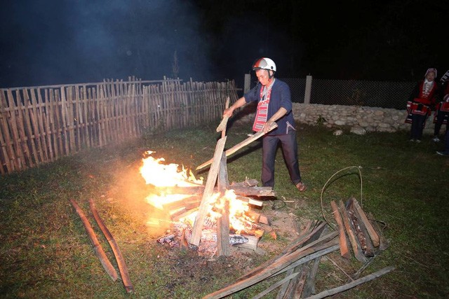 Huyền bí lễ hội nhảy lửa của người Dao đỏ ảnh 4