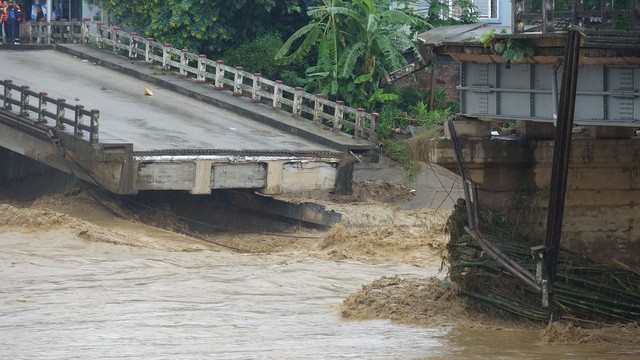 Phóng viên TTXVN bị lũ cuốn khi tác nghiệp ở Yên Bái ảnh 2