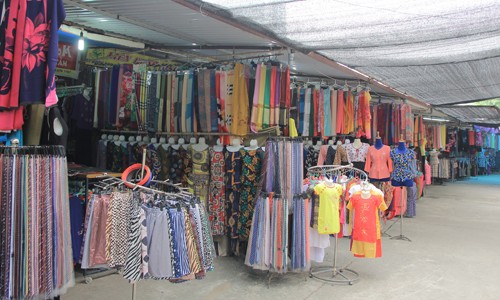 Không chỉ ở Khaisilk, lụa Trung Quốc còn bán cả ở làng nghề Vạn Phúc, phố cổ Hà Nội ảnh 1