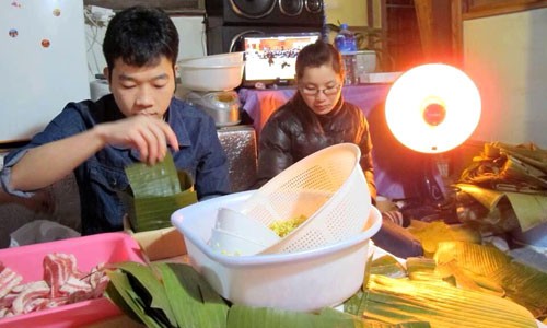 Người Việt trả gần 500.000 đồng cho mỗi lá chuối gói bánh Tết tại Nhật ảnh 1