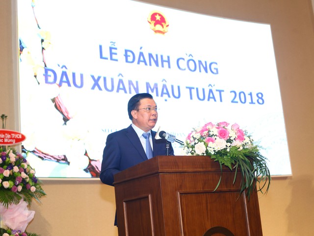 Chùm ảnh lễ đánh cồng đầu Xuân Mậu Tuất 2018 tại sàn HOSE ảnh 2 Chùm ảnh lễ đánh cồng đầu Xuân Mậu Tuất 2018 tại sàn HOSE ảnh 2