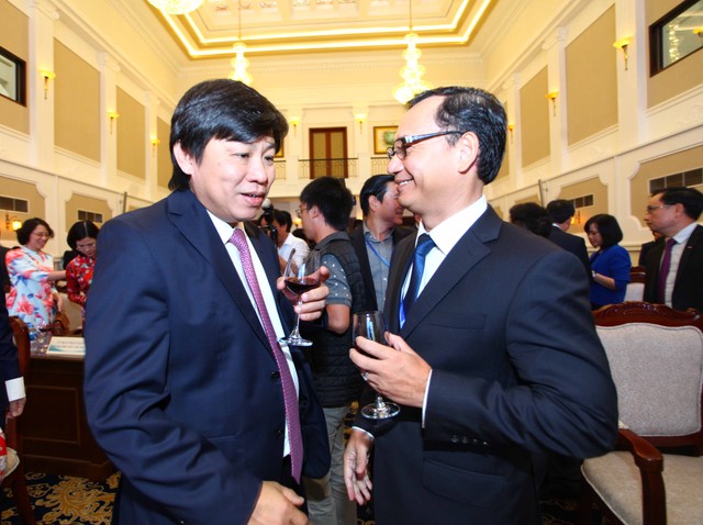 Chùm ảnh lễ đánh cồng đầu Xuân Mậu Tuất 2018 tại sàn HOSE ảnh 8 Chùm ảnh lễ đánh cồng đầu Xuân Mậu Tuất 2018 tại sàn HOSE ảnh 8