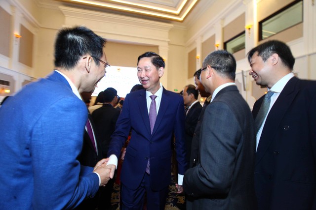 Chùm ảnh lễ đánh cồng đầu Xuân Mậu Tuất 2018 tại sàn HOSE ảnh 7 Chùm ảnh lễ đánh cồng đầu Xuân Mậu Tuất 2018 tại sàn HOSE ảnh 7