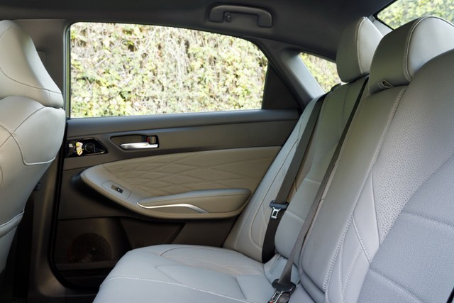 Toyota Avalon 2019 giá từ 35.500 USD - hy vọng mới ảnh 4