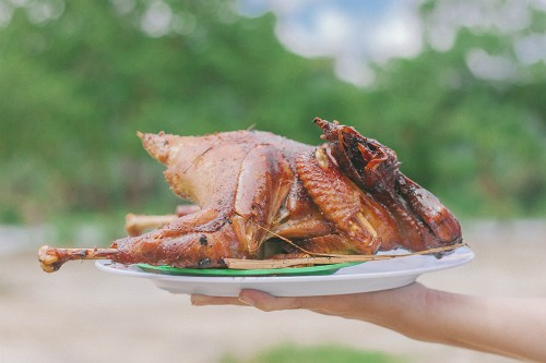 Gà đốt lá chúc - món chỉ ngon khi ăn ở An Giang ảnh 1