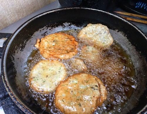 Bát bún cá đầy ắp 'ăn xong vẫn thèm' ở Hà Nội ảnh 2