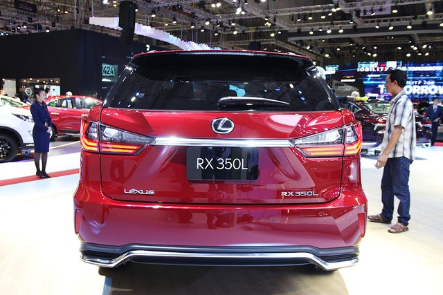 Lexus RX bản 7 chỗ giá 4,1 tỷ lần đầu ra mắt khách Việt ảnh 4