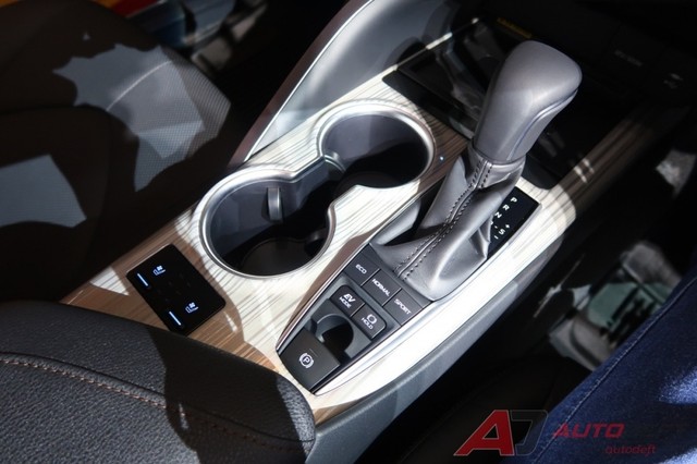 Toyota Camry phiên bản Đông Nam Á ra mắt, giá từ 43.500 USD ảnh 3