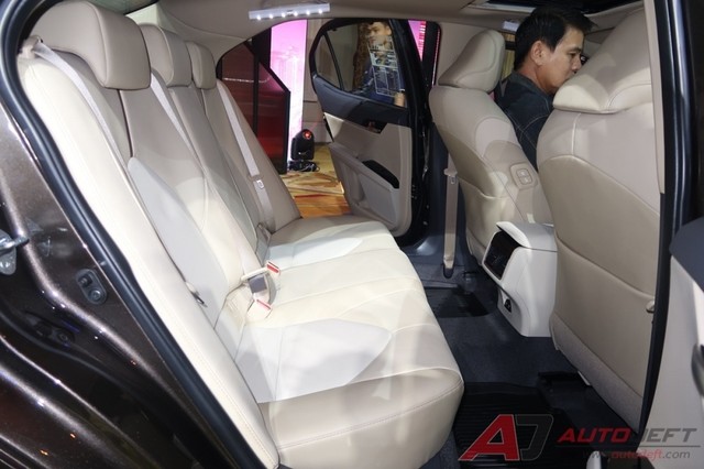 Toyota Camry phiên bản Đông Nam Á ra mắt, giá từ 43.500 USD ảnh 4