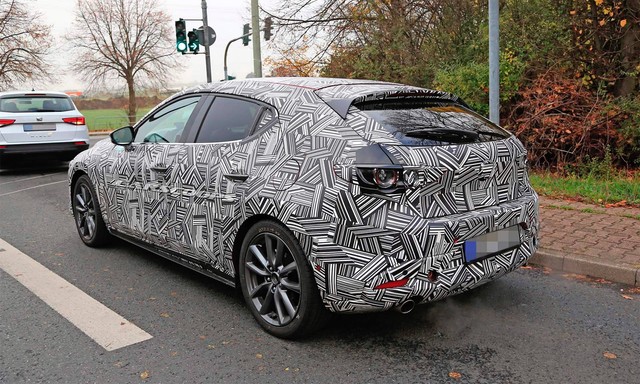 Mazda3 mới thiết kế lại nội thất ảnh 1