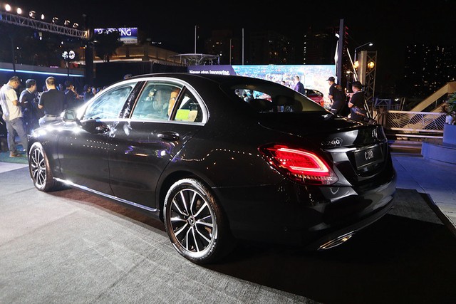 Mercedes C-class mới giá từ 1,5 tỷ - xe sang muốn lấy khách bình dân ảnh 2