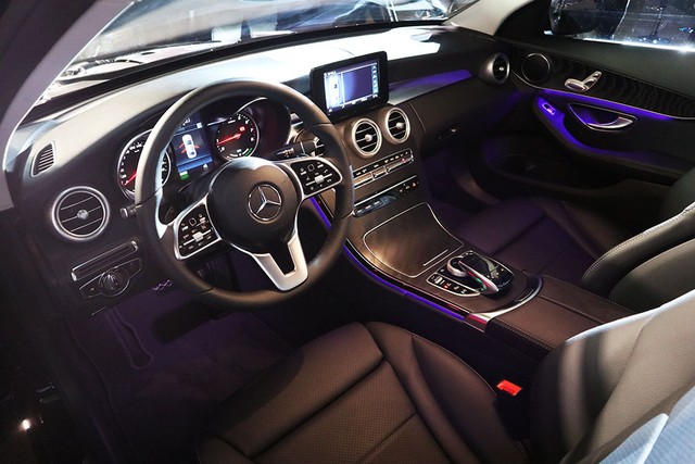Mercedes C-class mới giá từ 1,5 tỷ - xe sang muốn lấy khách bình dân ảnh 5