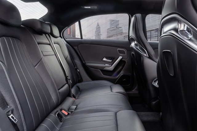 Xe nhỏ thể thao Mercedes-AMG A35 2020 trình làng ảnh 4