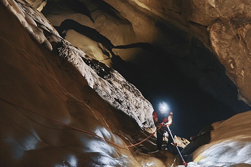 Khách Việt: 'Tắm trong hang Sơn Đoòng vẫn phải mặc đồ bảo hộ' ảnh 2