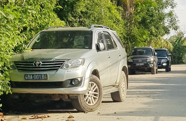 Cảnh sát khám xét kho xăng dầu của đại gia Trịnh Sướng ảnh 1