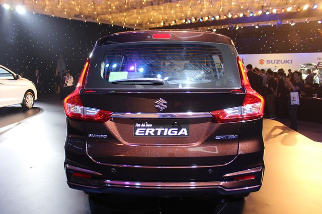 Suzuki Ertiga giá cao nhất 549 triệu - 'phả hơi nóng' lên Mitsubishi Xpander ảnh 1