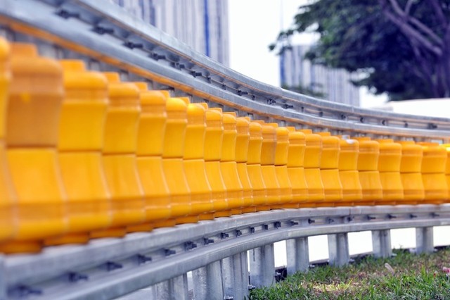 Hộ lan bánh xoay chống lật xe ảnh 4