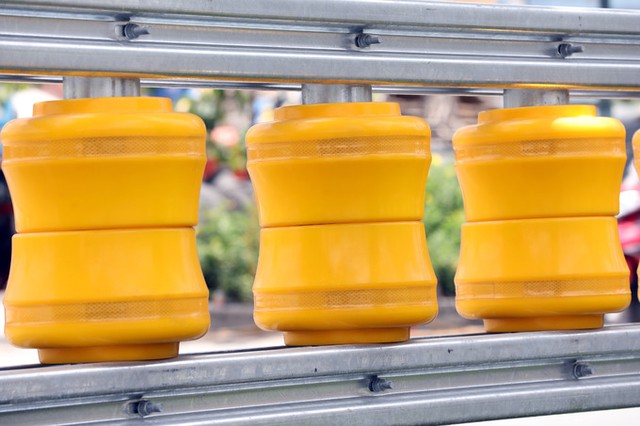 Hộ lan bánh xoay chống lật xe ảnh 5