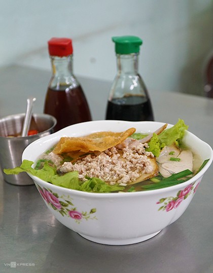 Tiệm mì hơn 50 năm của gia đình gốc Hoa ảnh 1