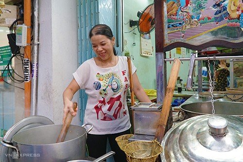 Tiệm mì hơn 50 năm của gia đình gốc Hoa ảnh 2