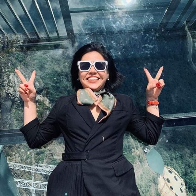 Du khách khoe ảnh check-in cầu kính mới khai trương gần Sa Pa ảnh 5