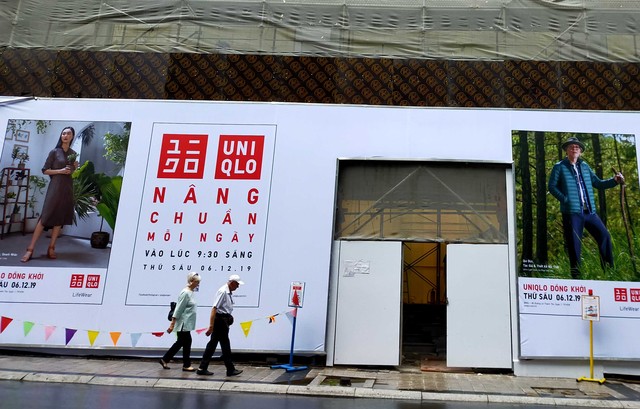 Uniqlo chơi chữ trước ngày khai trương ảnh 1