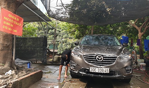 200.000 đồng một lần rửa ôtô ngày 29 Tết ảnh 1