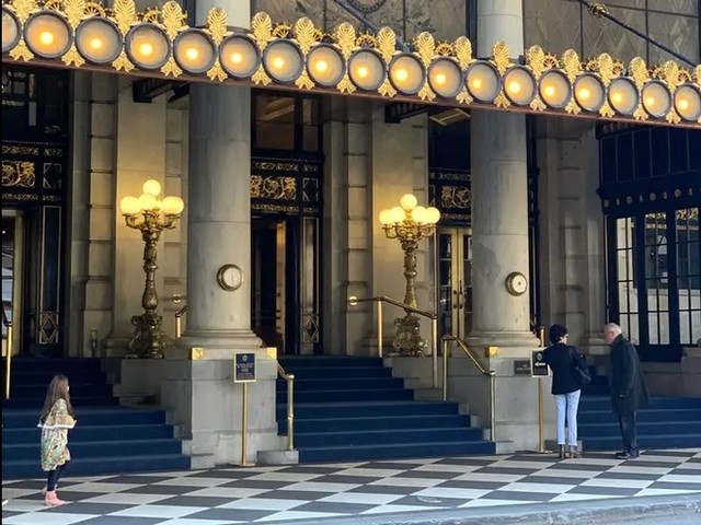 Một ngày làm việc của trợ lý nhà siêu giàu ảnh 10