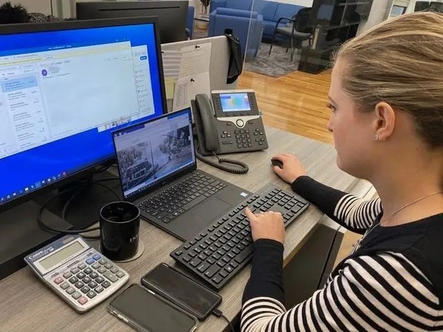 Một ngày làm việc của trợ lý nhà siêu giàu ảnh 6