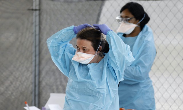 Bác sĩ Mỹ: Bầu trời đang sụp đổ ảnh 1