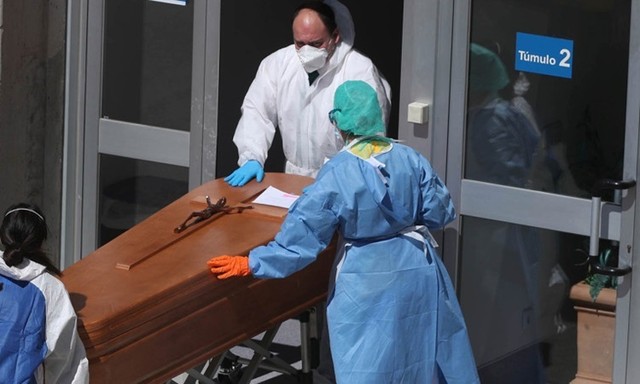 Bác sĩ Tây Ban Nha phải chọn để bệnh nhân nào chết ảnh 1