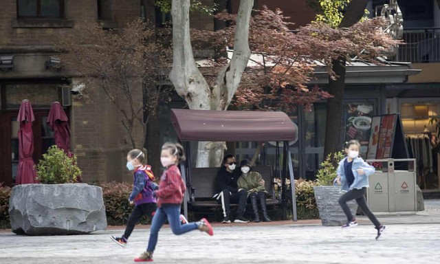 Mâu thuẫn giằng xé ở người đã quen với phong tỏa ở Vũ Hán ảnh 1