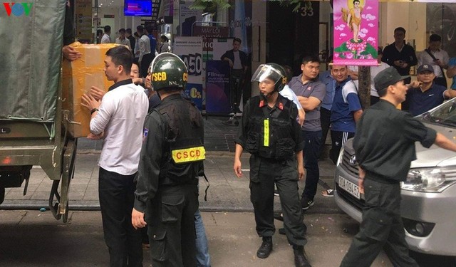 Bắt tạm giam anh trai của ông chủ chuỗi cửa hàng Nhật Cường Mobile ảnh 1