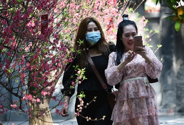 Khánh Ly (Hà Đông, Hà Nội) - lần đầu tiên đến chùa Hà, mong năm mới sẽ có nhiều may mắn.