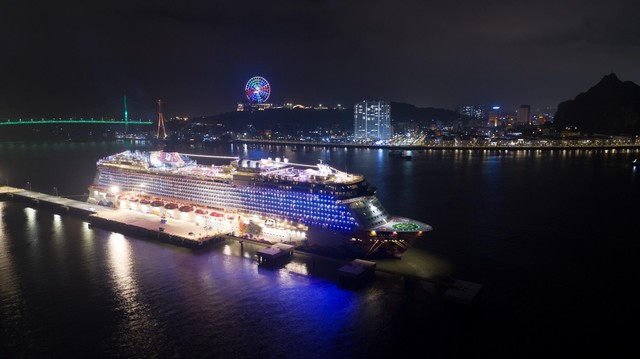 Cảng tàu khách quốc tế Hạ Long đón siêu du thuyền quốc tế.